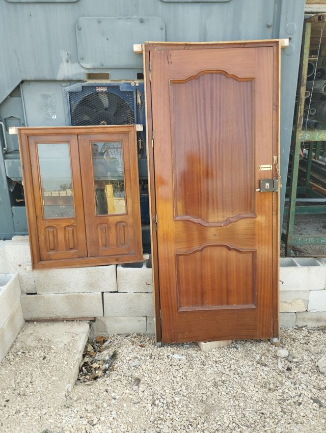 Vendo puerta y ventana usada